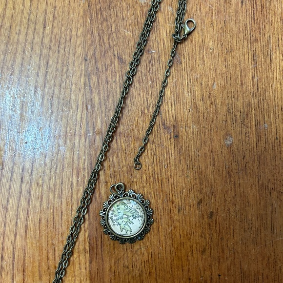 Greece from old map inserted in pendant - comes with long chain - Picture 3 of 3